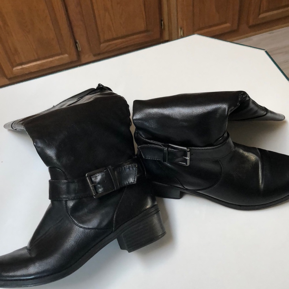 Black boots size 6